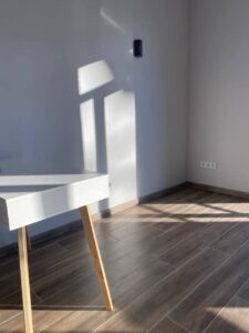 фото котеджу після ремонту ,спальня-стіни, ворзель